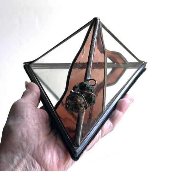 Vintage Glass Trinket Box signed by artist, Triangular PYRAMID leaded glass box - Picture 2 of 16